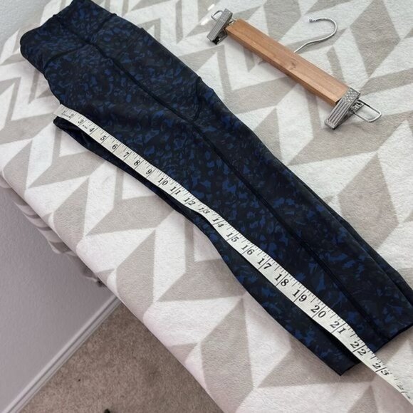 Lululemon Fast and Free Crop II 19" *Non-Reflective Camo Larkspur size 4 - Picture 10 of 10